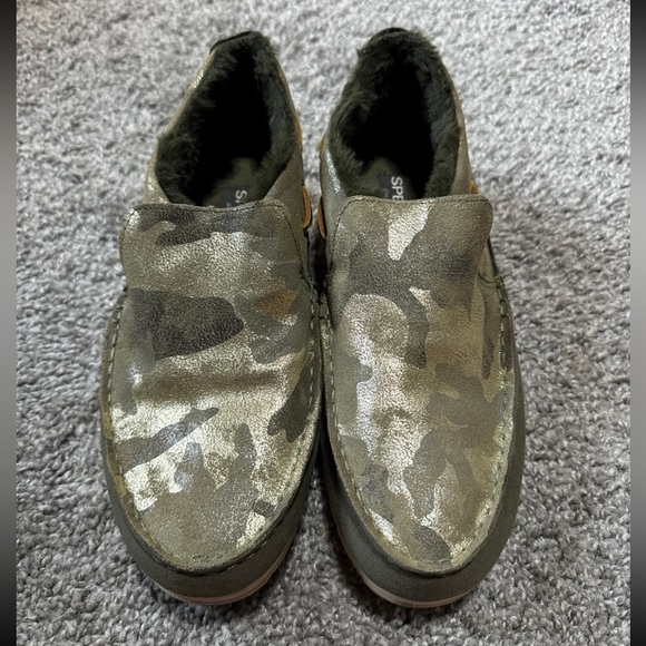 Sperry Metallic Camo Size 8.5 Outdoor Moc Sneaker Faux Fur Lined - worn once - Picture 1 of 7